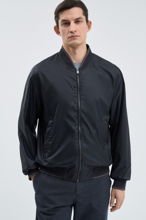 бомбер от бренда снежная королева вид слева