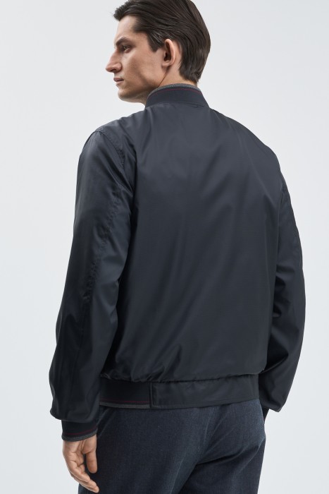 бомбер по цене 3830 руб вид справа