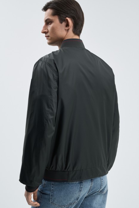 бомбер по цене 3060 руб вид справа