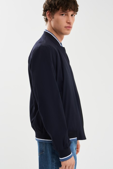 бомбер от бренда снежная королева вид слева