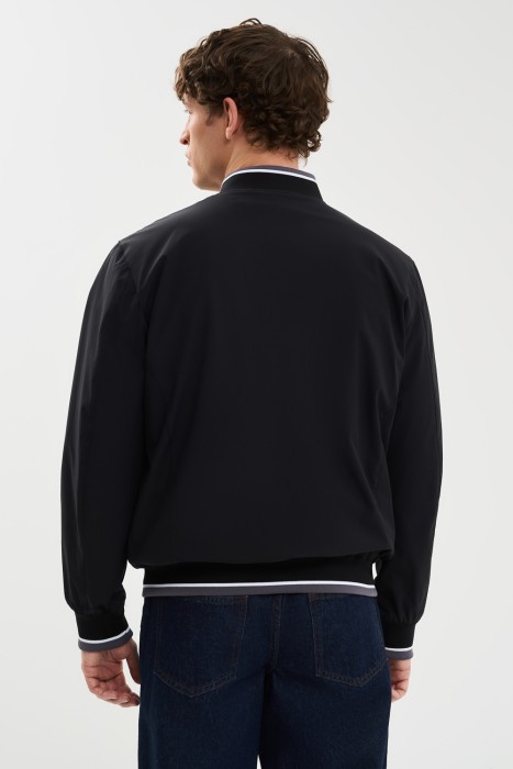 бомбер по цене 2580 руб вид справа