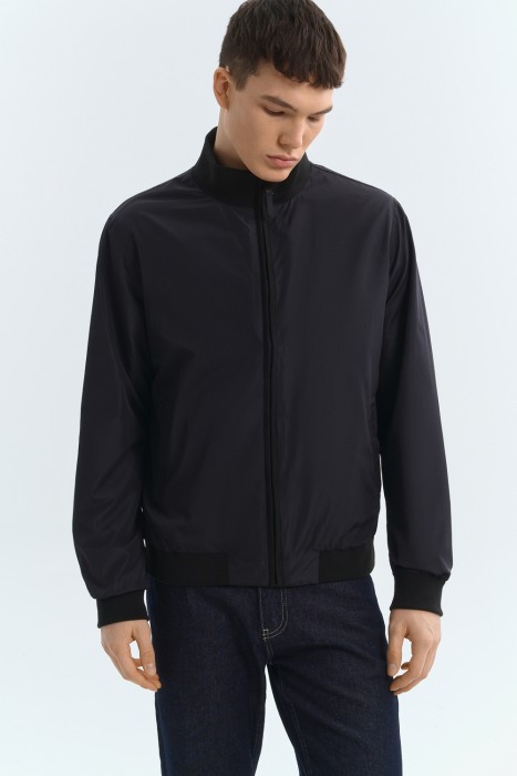 бомбер от бренда снежная королева вид слева