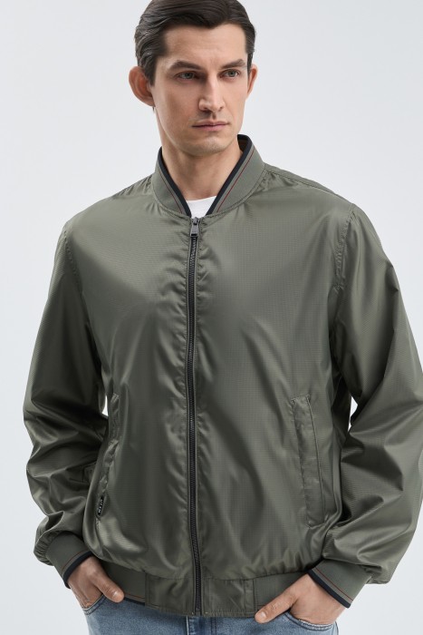 бомбер от бренда снежная королева вид слева