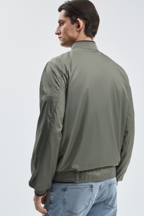 бомбер по цене 2870 руб вид справа