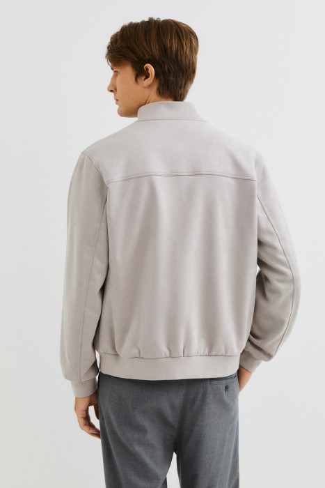 бомбер по цене 6590 руб вид справа