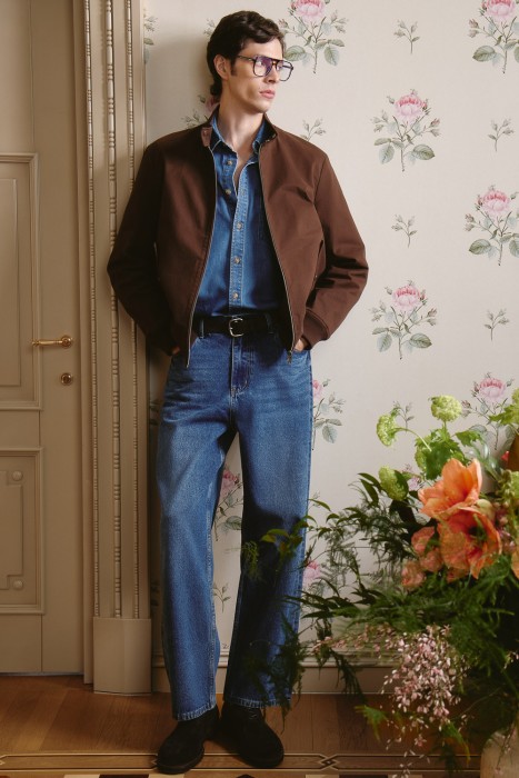 бомбер от бренда снежная королева вид слева