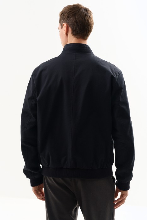 бомбер по цене 5360 руб вид справа