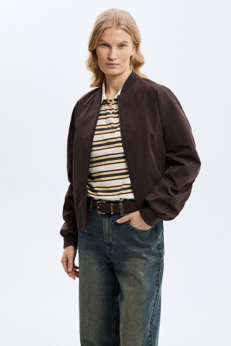 бомбер от бренда снежная королева вид слева