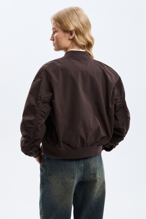 бомбер по цене 6900 руб вид справа