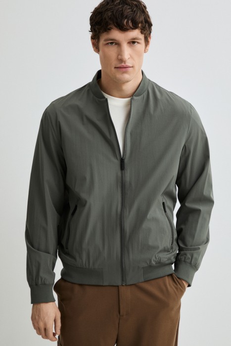 бомбер от бренда снежная королева вид слева