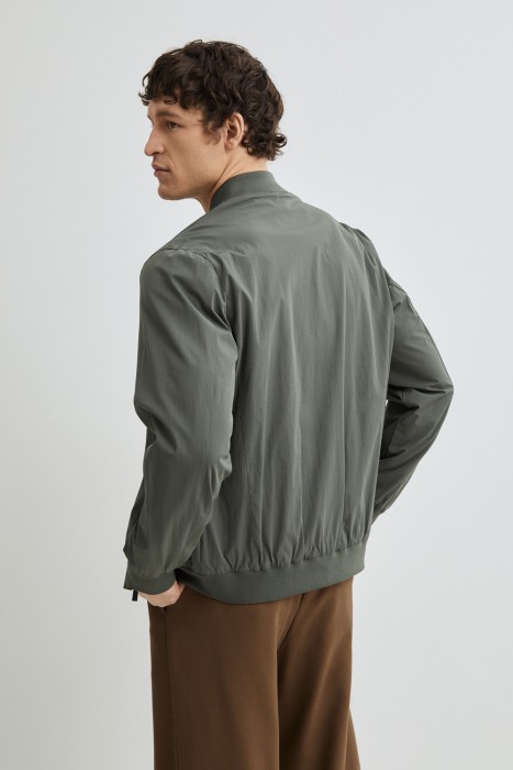 бомбер по цене 3680 руб вид справа