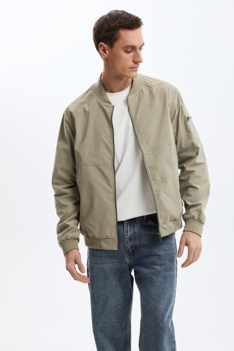 бомбер от бренда снежная королева вид слева