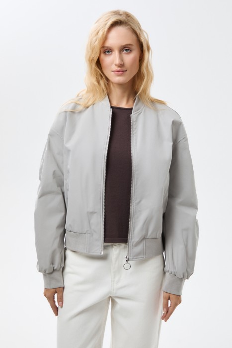 бомбер от бренда снежная королева вид слева