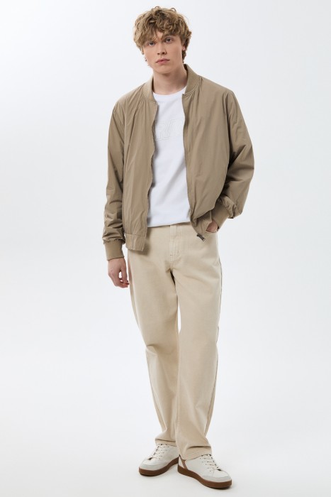 бомбер от бренда снежная королева вид слева