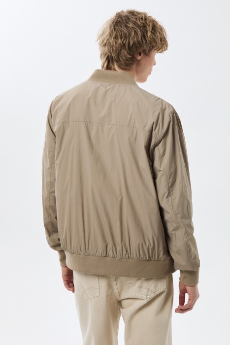 бомбер по цене 4600 руб вид справа