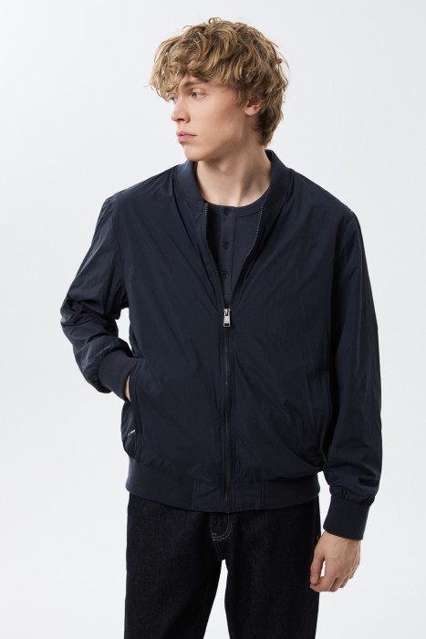 бомбер от бренда снежная королева вид слева