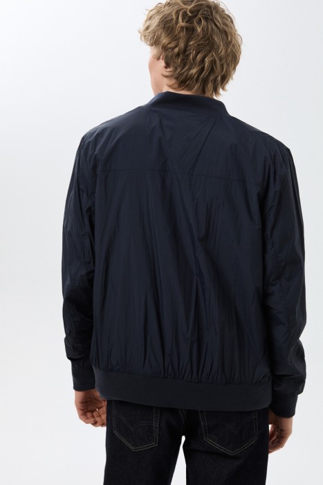 бомбер по цене 4600 руб вид справа