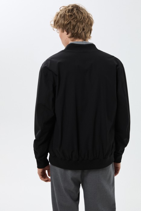 бомбер по цене 3680 руб вид справа