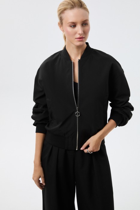 бомбер от бренда снежная королева вид слева