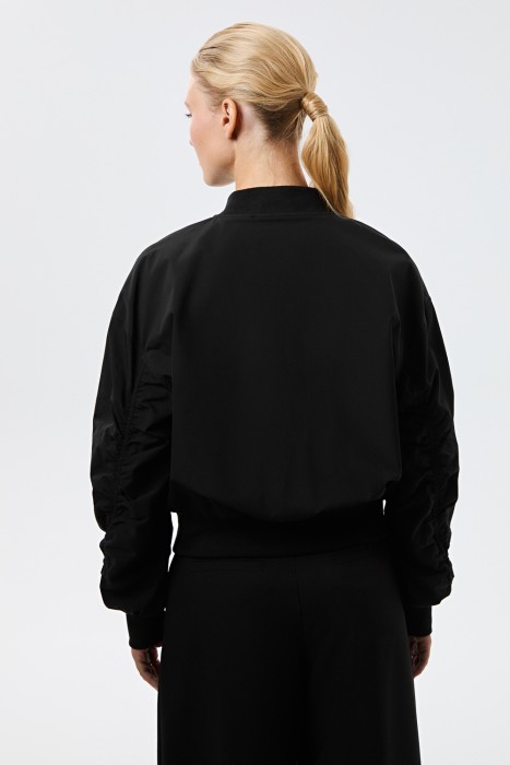 бомбер по цене 6900 руб вид справа