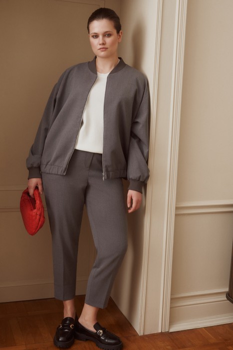 бомбер от бренда снежная королева вид слева