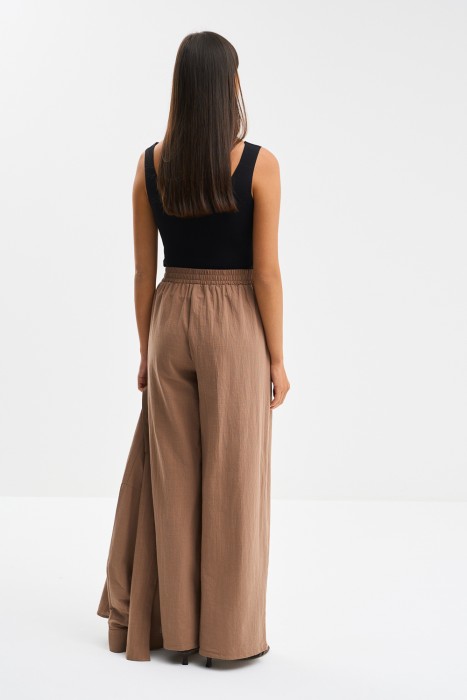 брюки из хлопка по цене 2190 руб вид справа