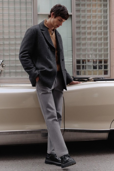 брюки из хлопка по цене 1360 руб вид справа