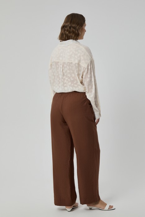 брюки из вискозы по цене 2680 руб вид справа