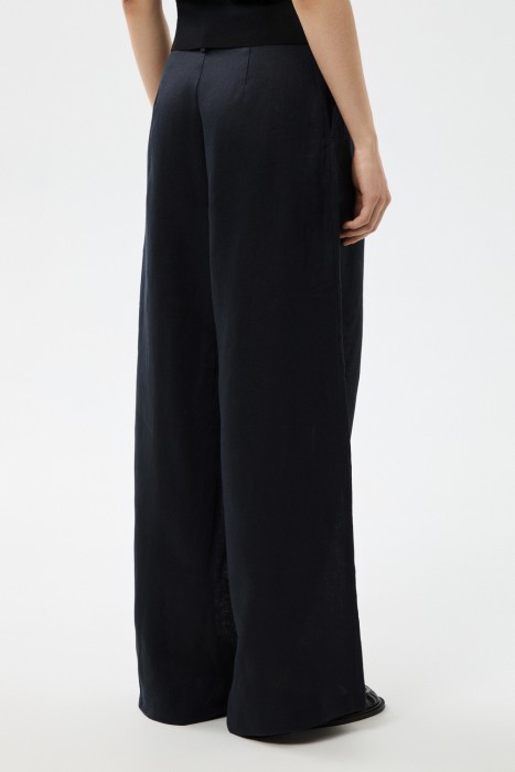 брюки изо льна по цене 4020 руб вид справа