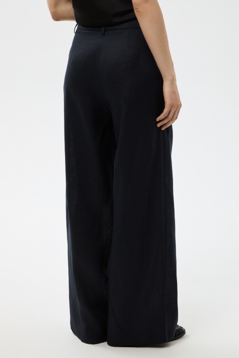 брюки изо льна по цене 4020 руб вид справа