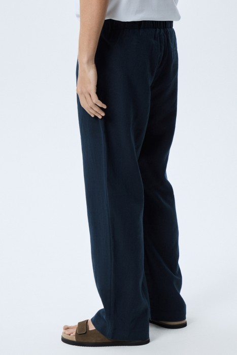 брюки изо льна по цене 4020 руб вид справа