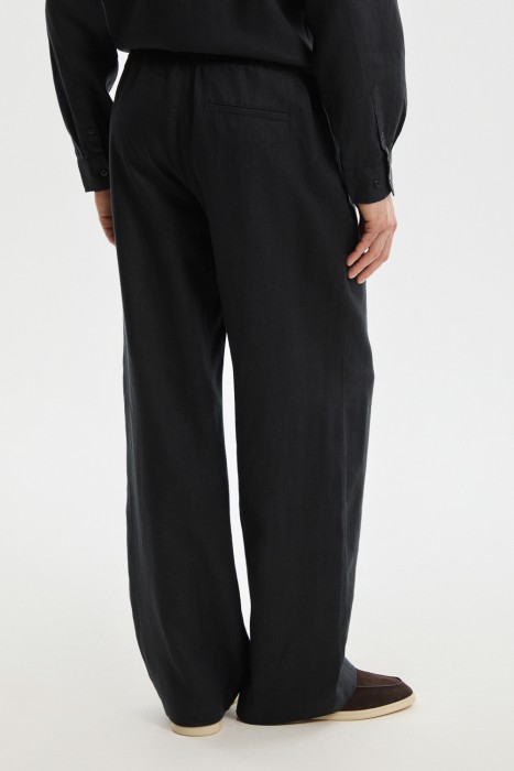 брюки изо льна по цене 4020 руб вид справа