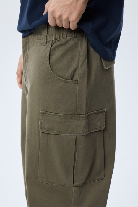 брюки карго от бренда снежная королева вид слева