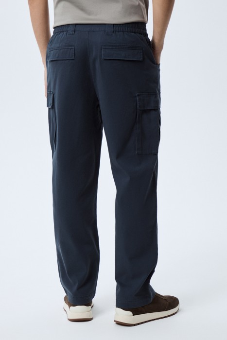 брюки карго по цене 3010 руб вид справа