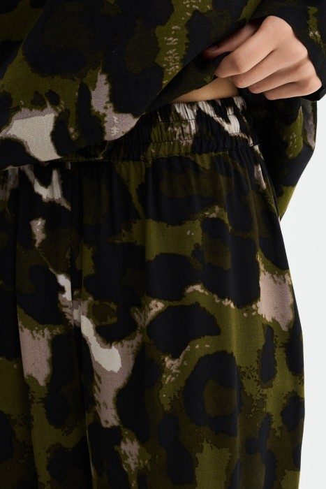 брюки-палаццо из россии вид сбоку