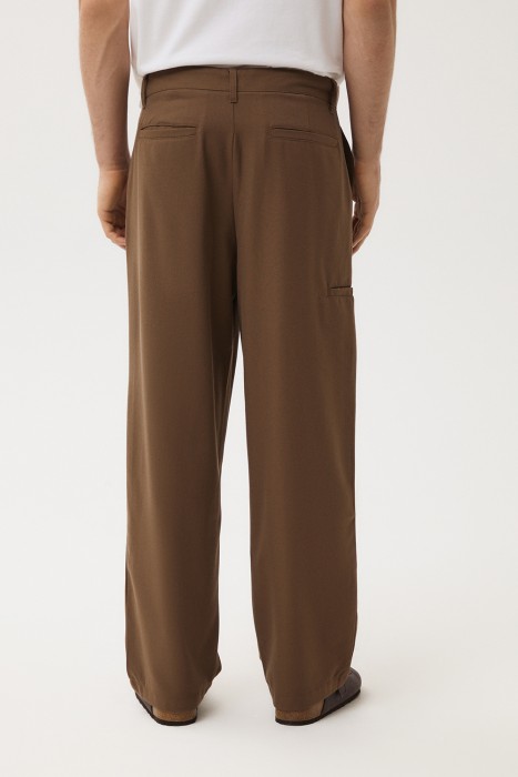 брюки прямые по цене 2330 руб вид справа