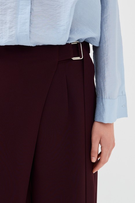 брюки с асимметричным запахом от бренда снежная королева вид слева