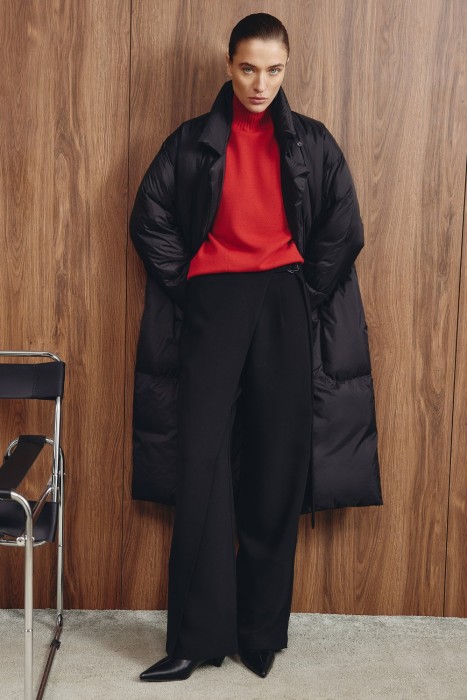 брюки с асимметричным запахом от бренда снежная королева вид слева