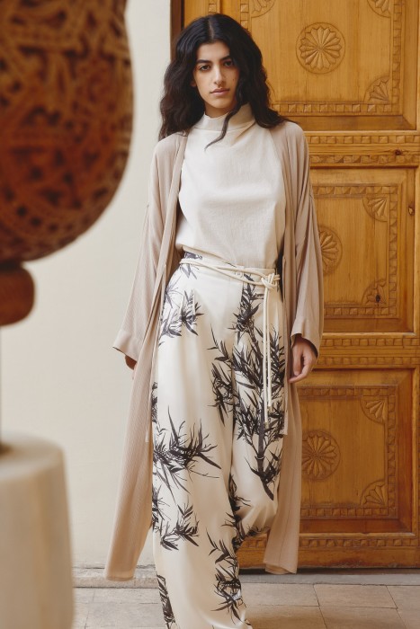 брюки с принтом от бренда снежная королева вид слева