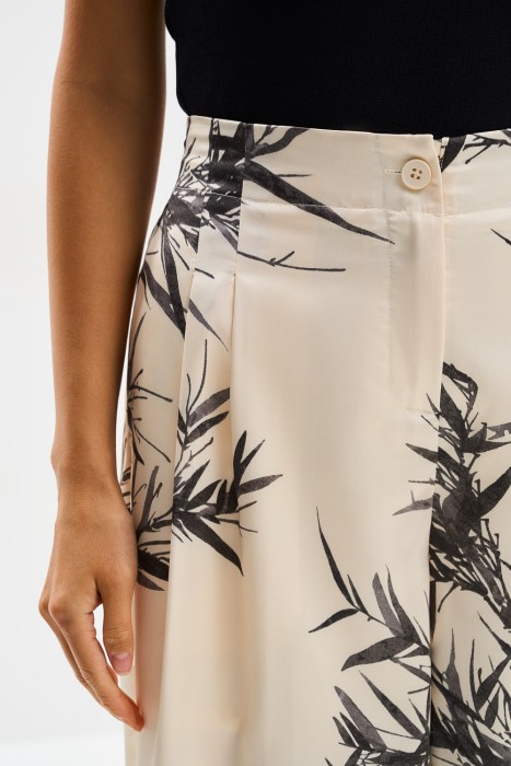 брюки с принтом по цене 1950 руб вид справа