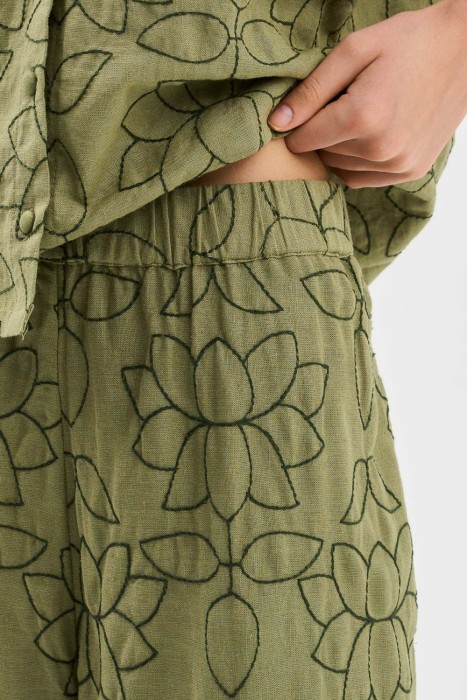 брюки с вышивкой от бренда снежная королева вид слева