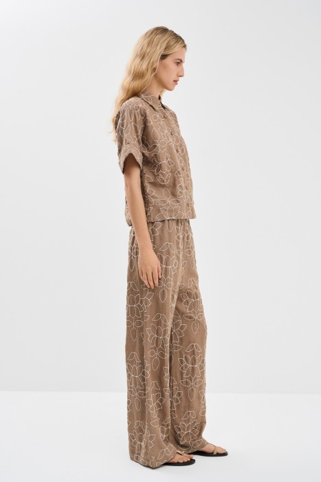 брюки с вышивкой от бренда снежная королева вид слева