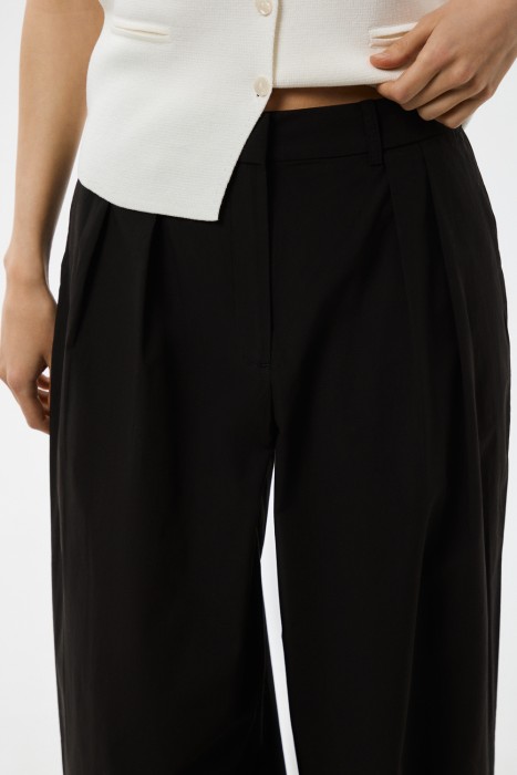 брюки с защипами от бренда снежная королева вид слева