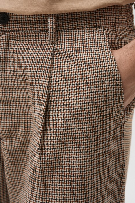 брюки в клетку из россии вид сбоку