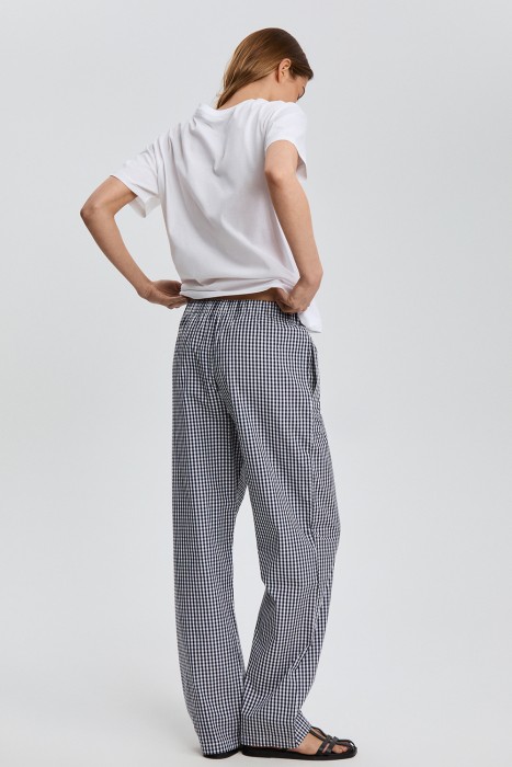 брюки в клетку по цене 2680 руб вид справа