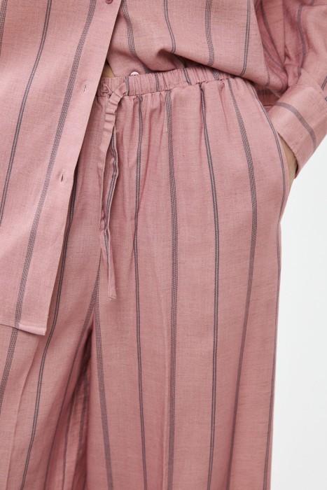 брюки в полоску из россии вид сбоку