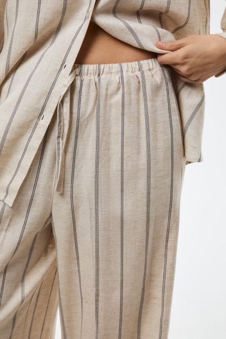 брюки в полоску по цене 3880 руб вид справа