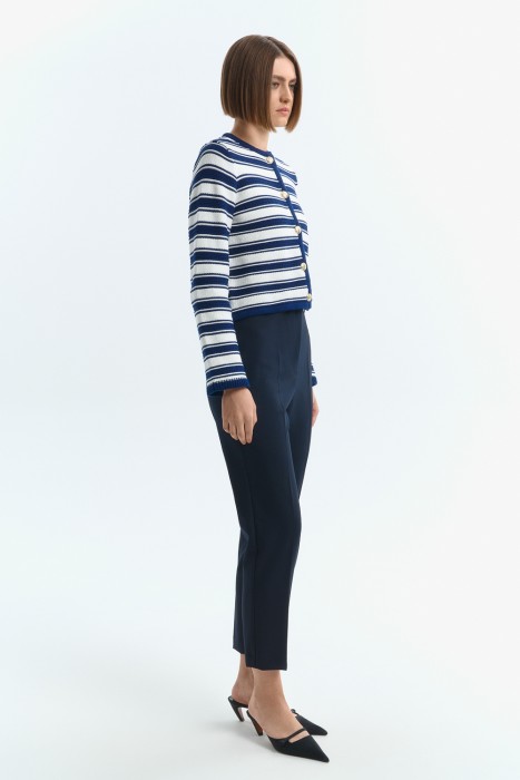 брюки от бренда снежная королева вид слева