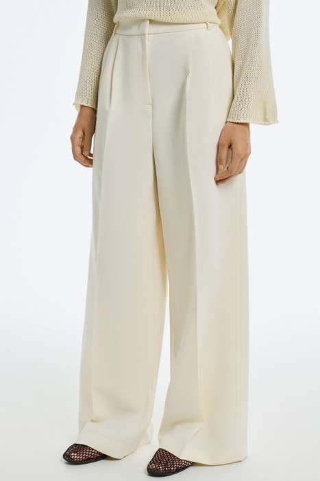 брюки от бренда снежная королева вид слева