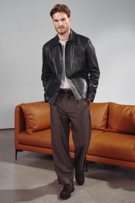 брюки по цене 2330 руб вид справа